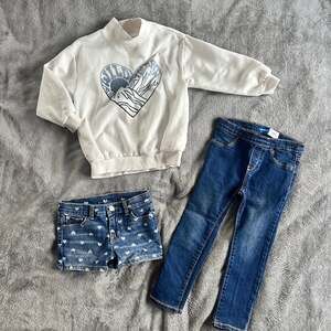 4T Girls Clothing Bundle Sweatshirt Jeans Shorts Set 3 Pieces A9
